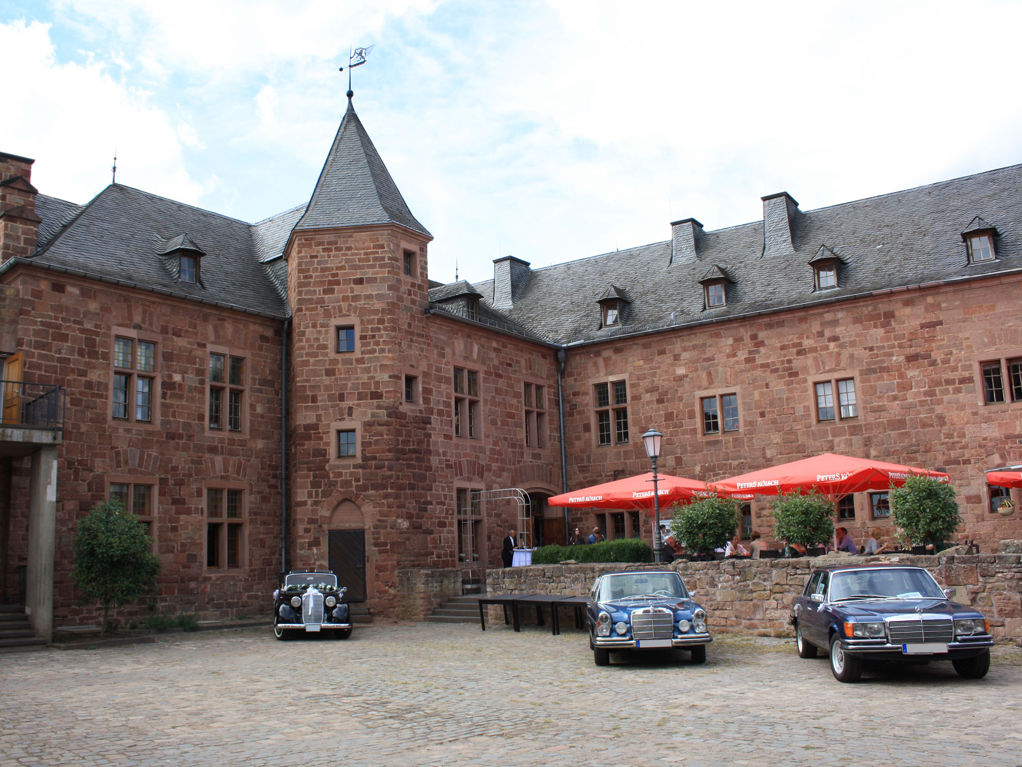 Blick auf den Hof von Burg Nideggen